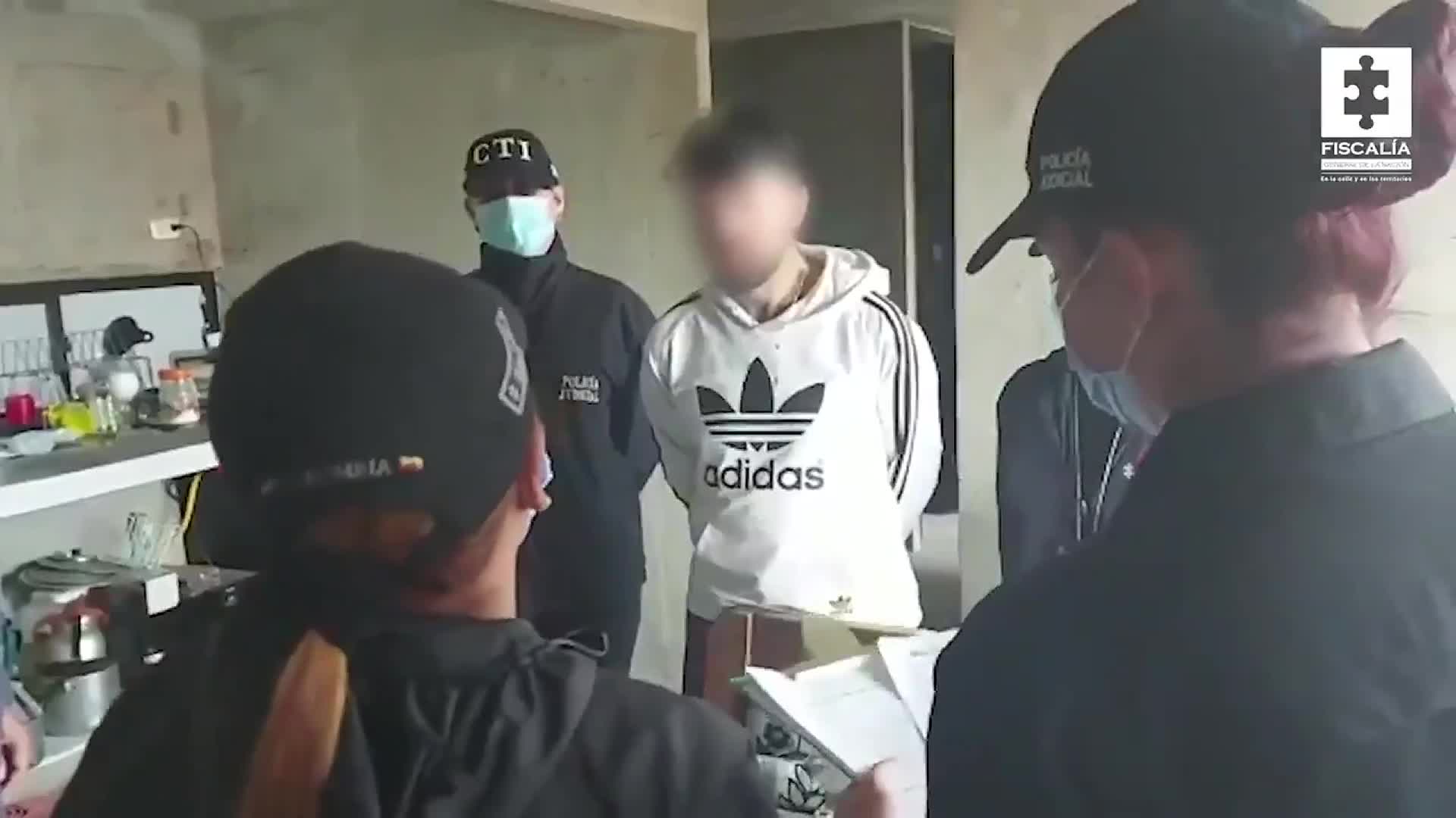 Capturan a Alex Cruz, a quien fotógrafa Diana Quirós denunció por abuso sexual