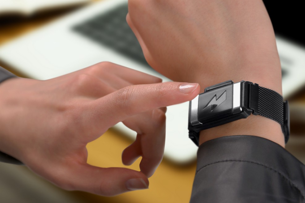 La pulsera que provoca descargas eléctricas cuando gastas de más