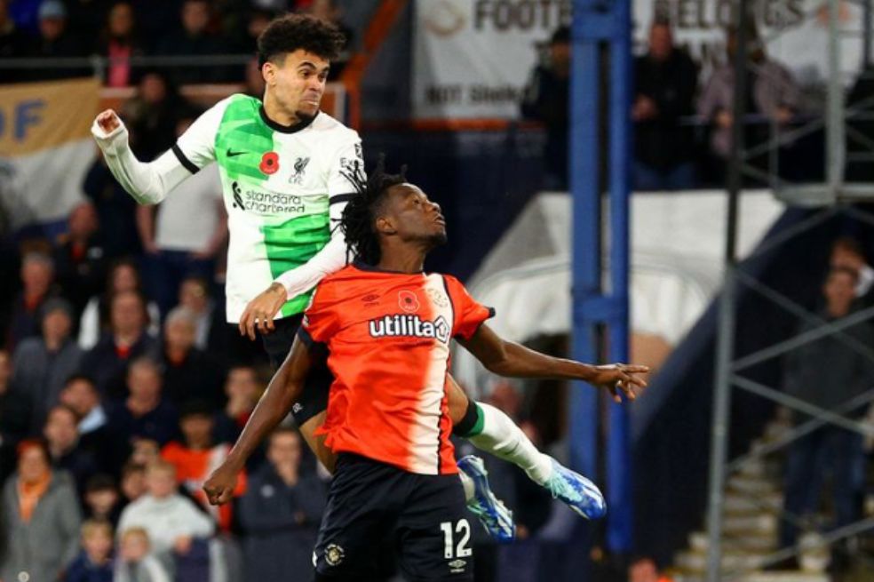 Vea la ovación que recibió Luis Díaz tras salvar al Liverpool