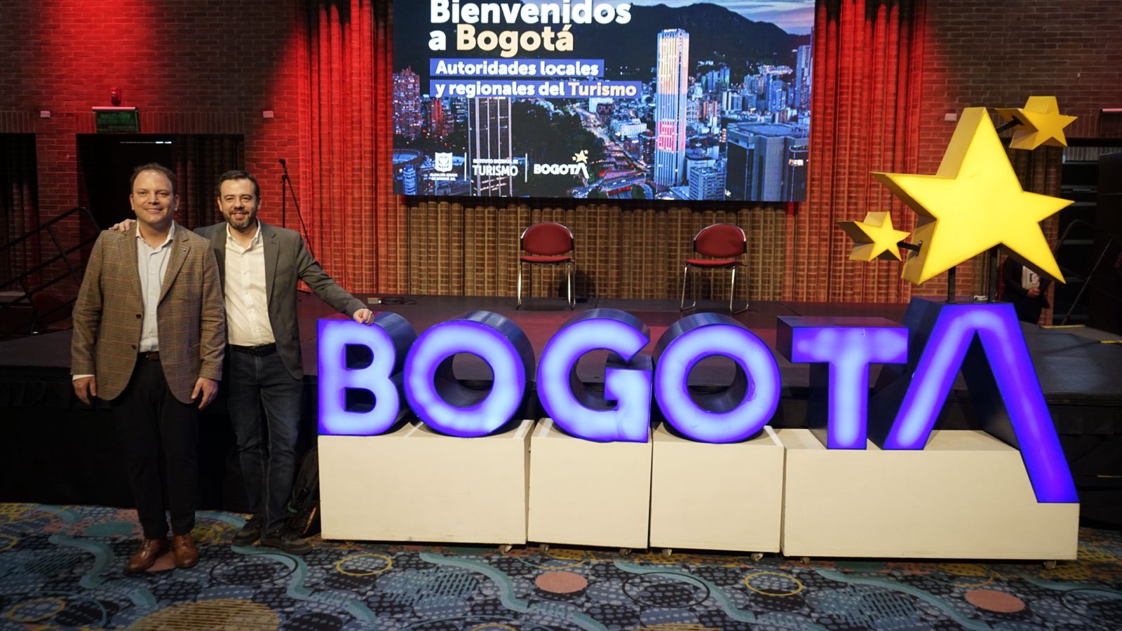 Andrés Santamaría, director del IDT, y Carlos Fernando Galán, alcalde mayor de Bogotá, durante la presentación de la Red de Ciudades y Regiones Turísticas de Colombia.
