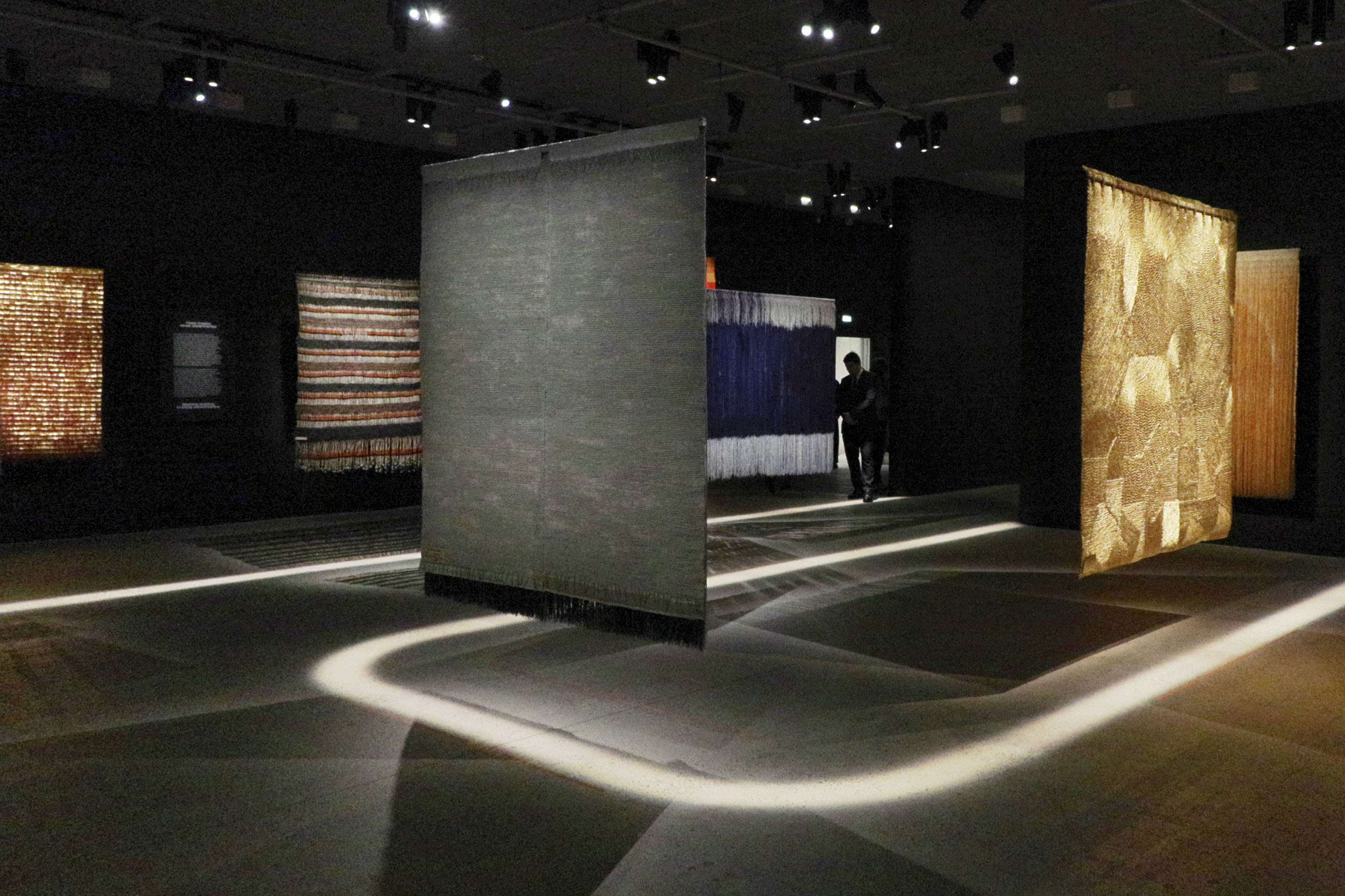 El arte textil de la colombiana Olga de Amaral estrena su primera retrospectiva en Europa