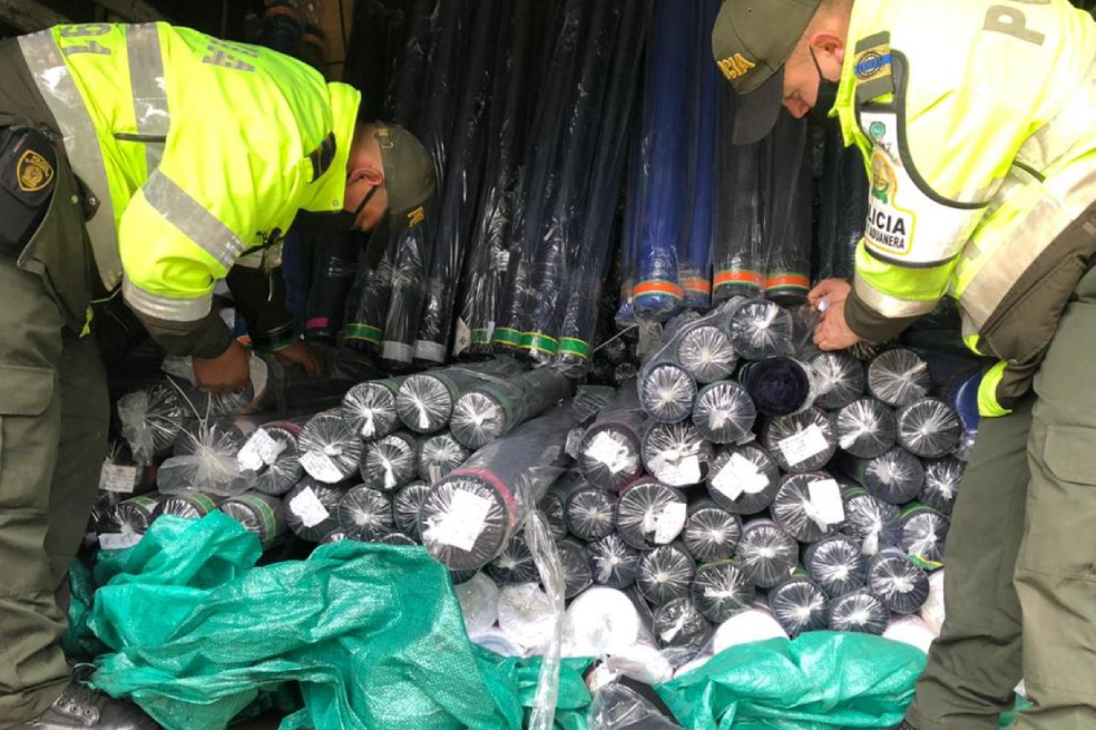 Golpe al contrabando de textiles, cigarrillos, calzado y confecciones en Bogotá