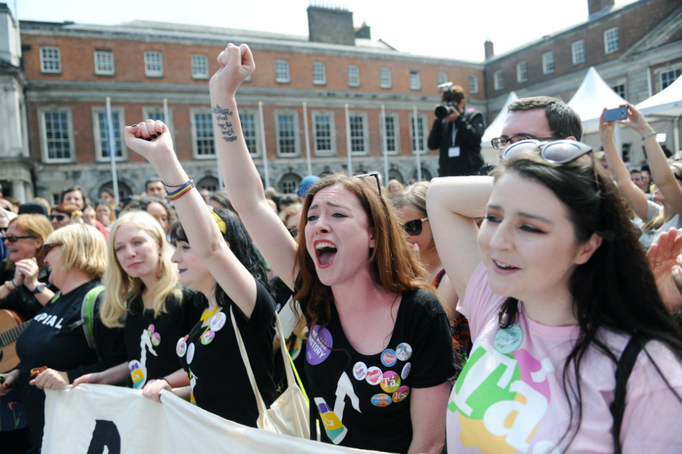El sí al aborto gana en histórico referendo en Irlanda
