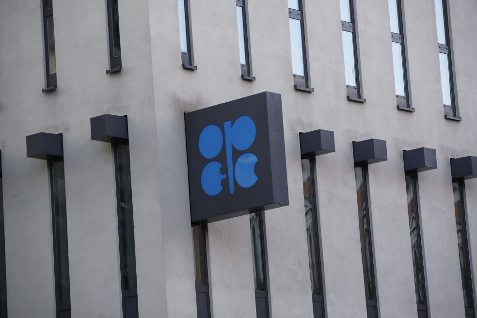 Buscan sacar al mercado petrolero de un colapso provocado por la pandemia