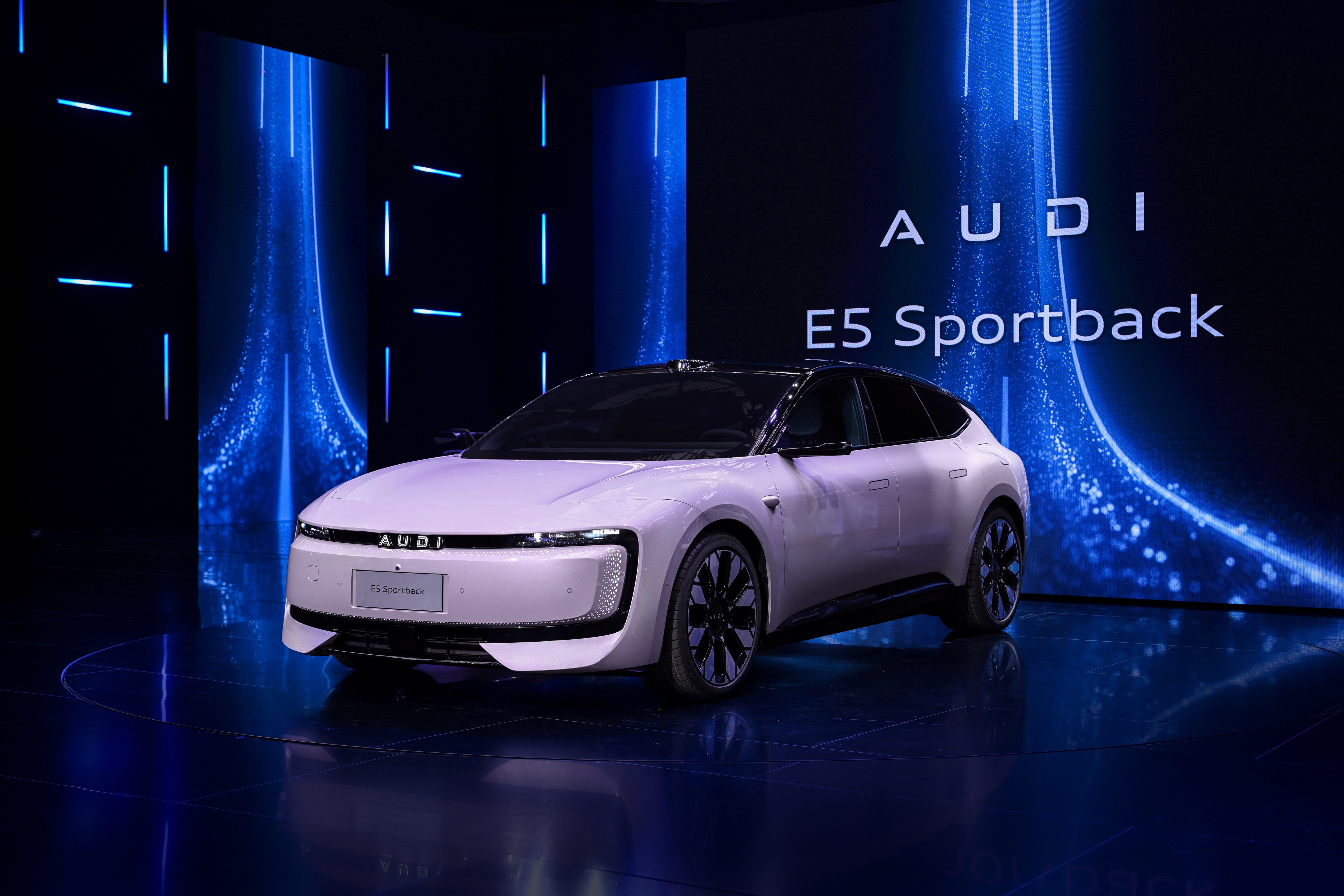 Audi se despide de sus icónicos cuatro aros con la presentación del E5 en China