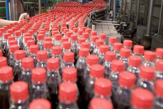 Por qué el impuesto a las bebidas azucaradas en Inglaterra es mejor que el resto