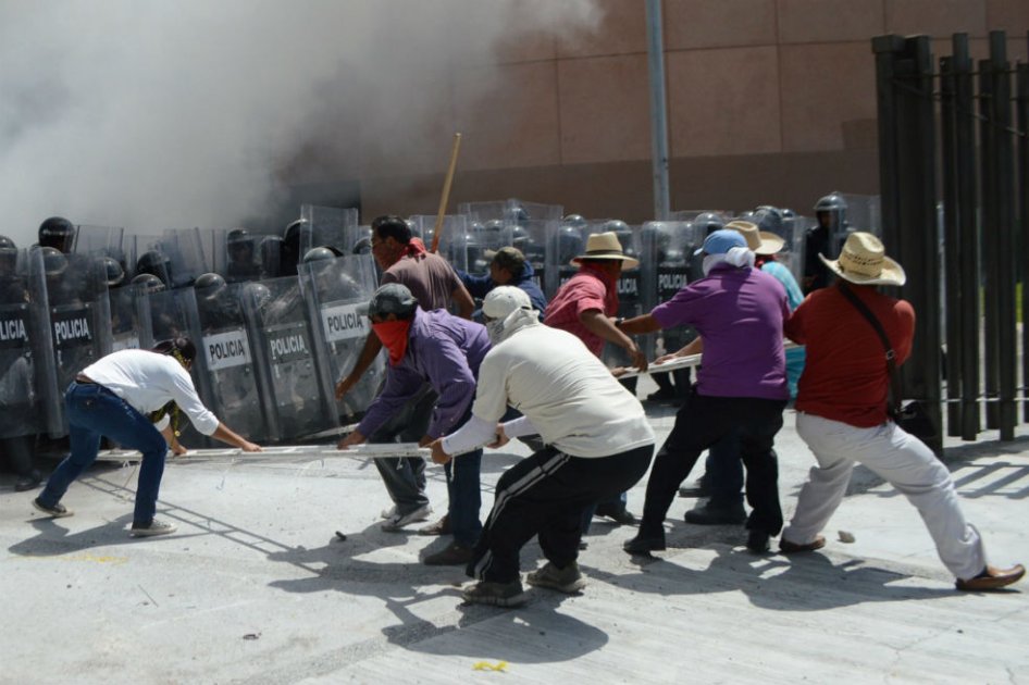 Protestas frente al Palacio de Gobierno de Guerrero.