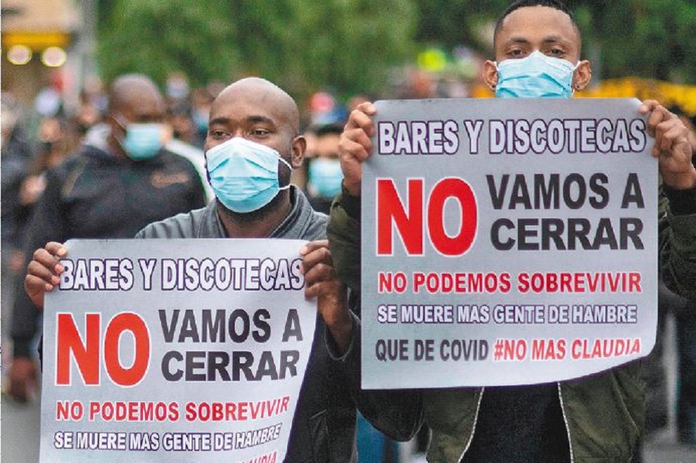 El dilema para reabrir los bares en Bogotá