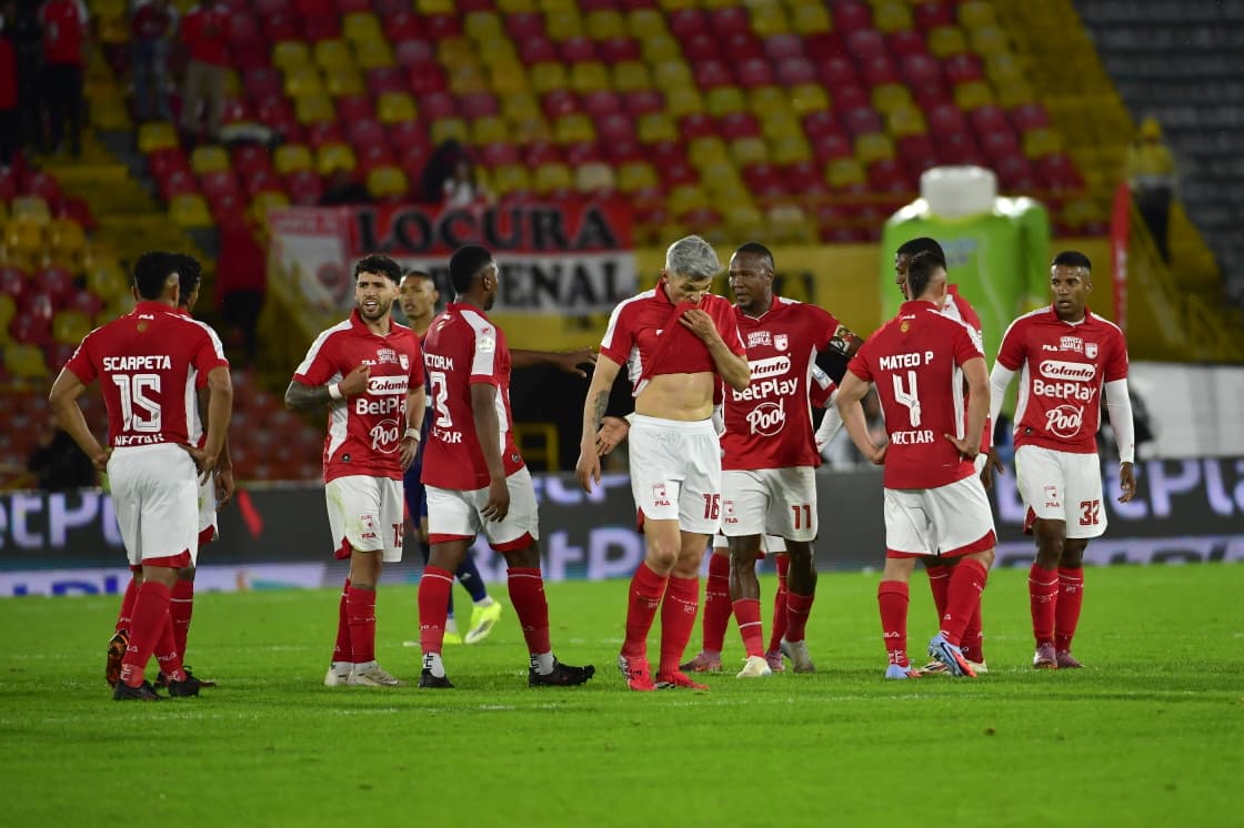 Santa Fe rescató un empate en El Campín, cuando parecía que Junior daba el golpe en la ida de la semifinal. Todo se definirá la próxima semana en la vuelta que se jugará en Barranquilla. Estas fueron las mejores imágenes.