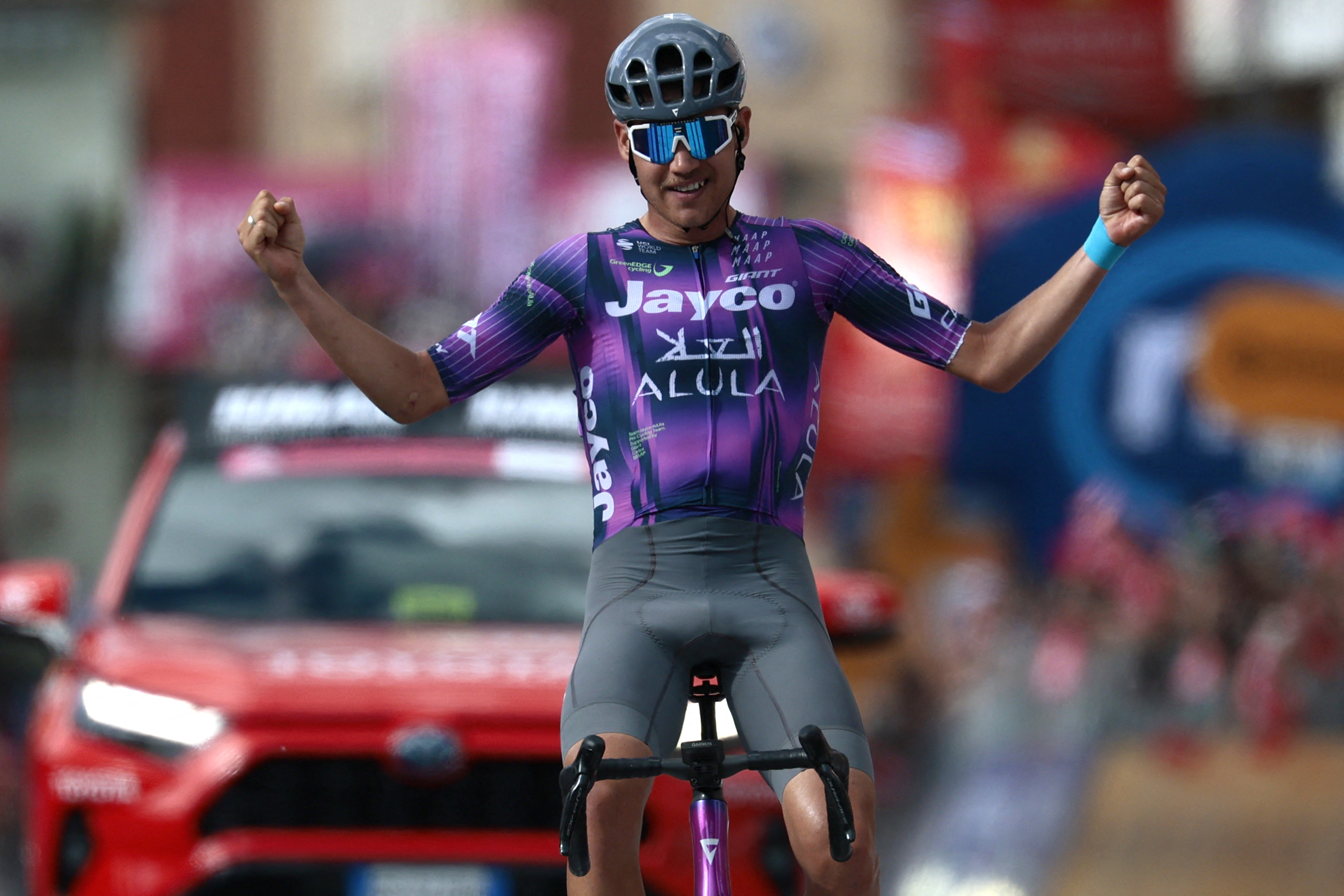 Luke Plapp ganó la etapa 8 y Diego Ulissi es el nuevo líder del Giro de Italia