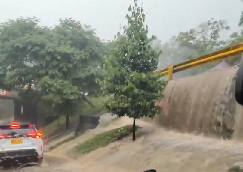Nuevas emergencias provocaron las lluvias en Medellín: hubo fuertes vientos y granizada