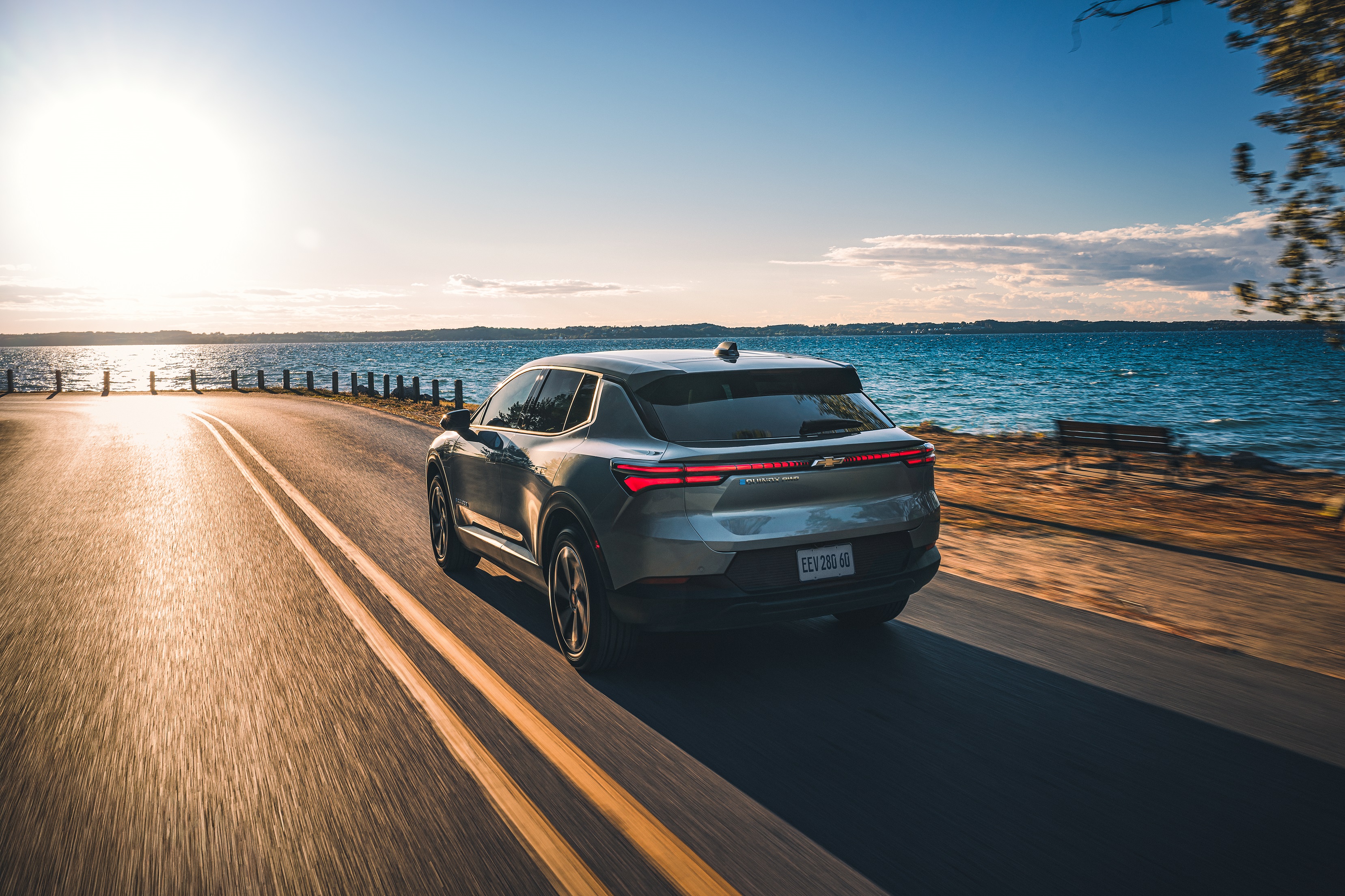 Equinox EV tiene una potencia de 288 caballos. Su torque es de 451 Nm y su aceleración de 0 a 100 km/h está en los 6 segundos.
