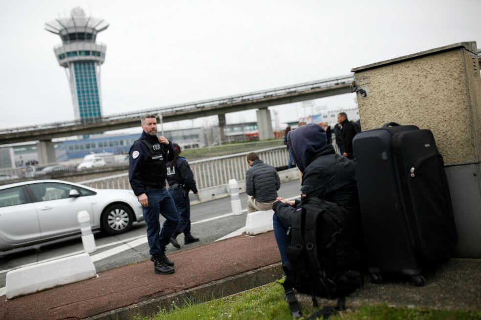 Periodista antioqueña denuncia detención injusta en Francia