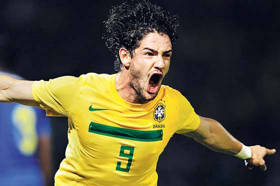 Alexandre Pato firmó con Corinthians