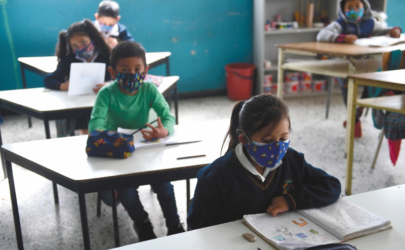 Ómicron, niños y colegios: hay muchas razones para que vuelvan al salón de clases