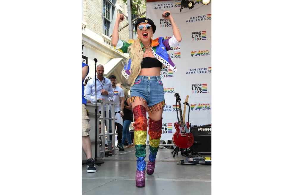 Lady Gaga se presentó por sorpresa en la celebración de los 50 años de Stonewall