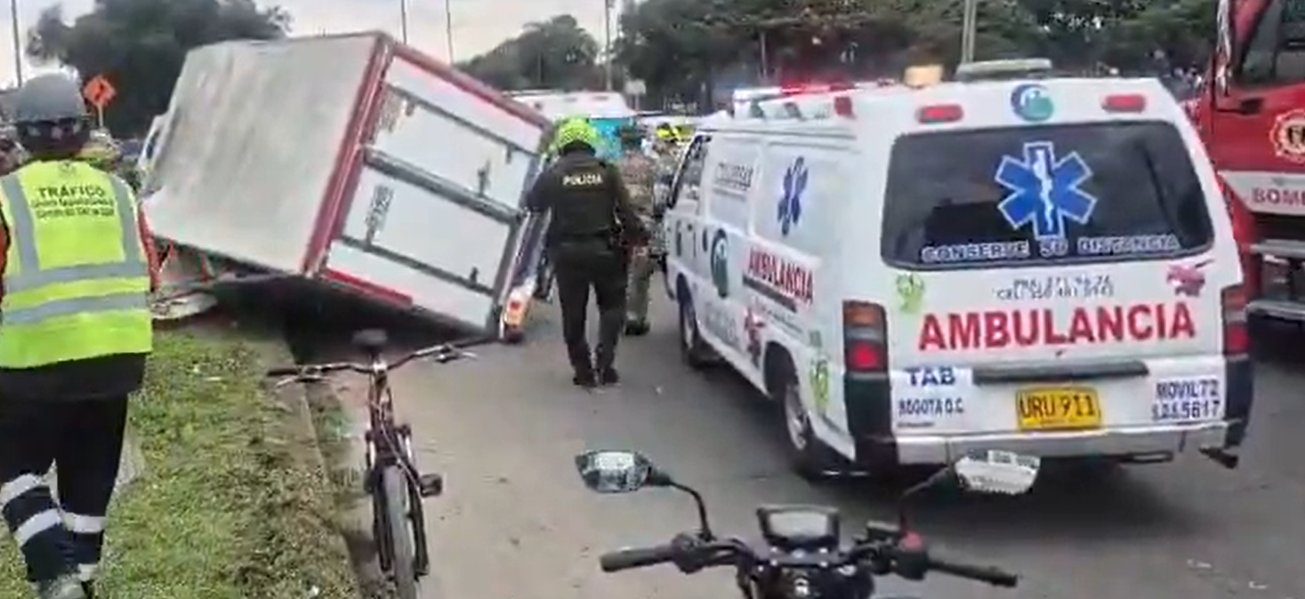 Movilidad 15 de abril: volcamiento de camión en la localidad de Kennedy