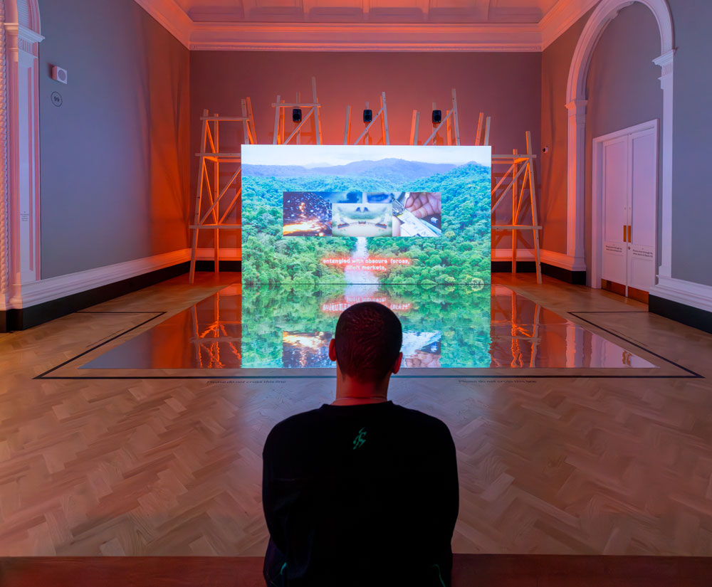 Juan Covelli, el artista colombiano que llevó el río Atrato a un destacado museo en Londres