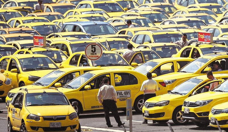 Taxistas de Bogotá también enfrentan estragos del COVID-19