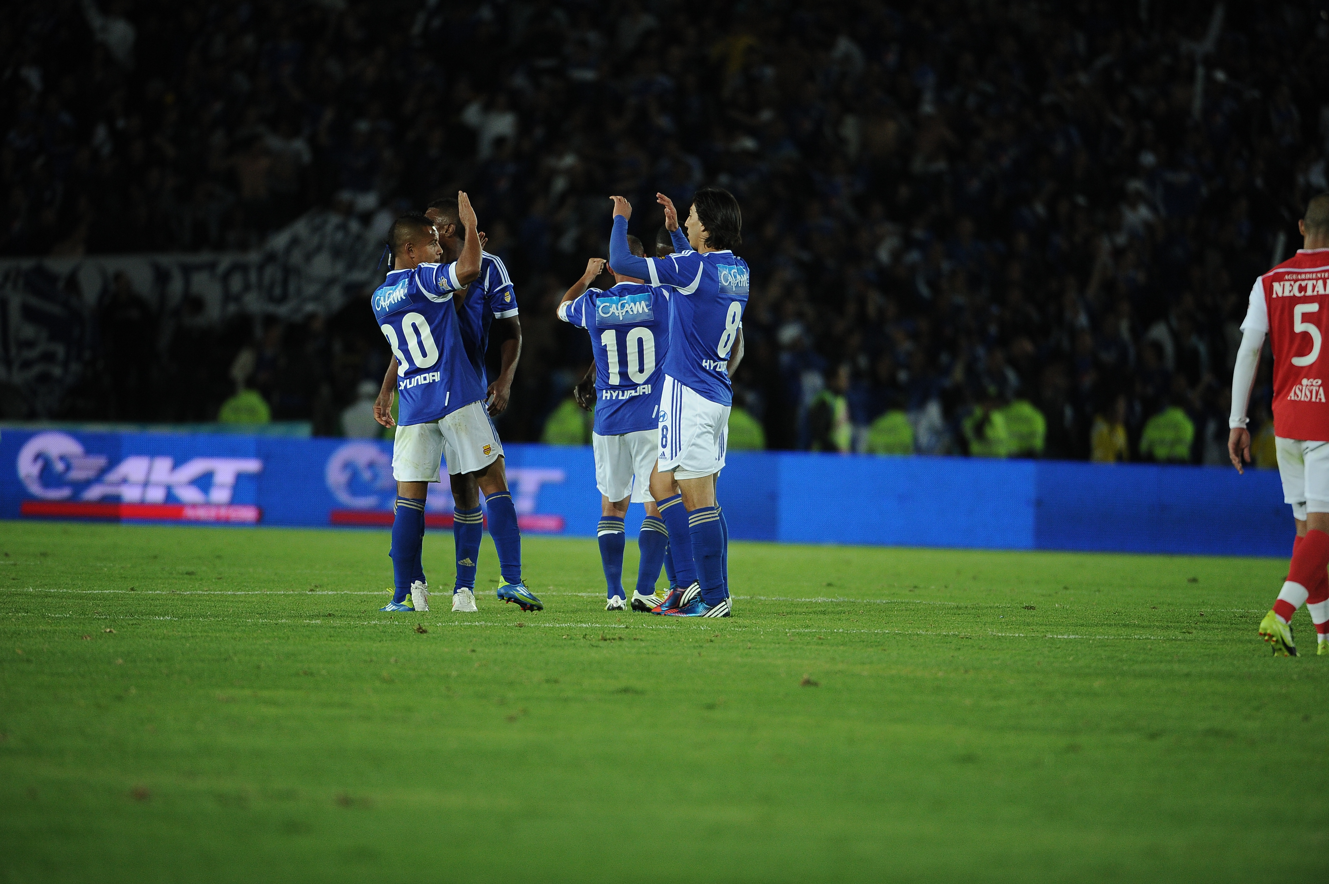 Partido Santa Fe vs Millonarios, disputado en el estadio El Campín, por la novena fecha de la Liga Postobón II-2012.
