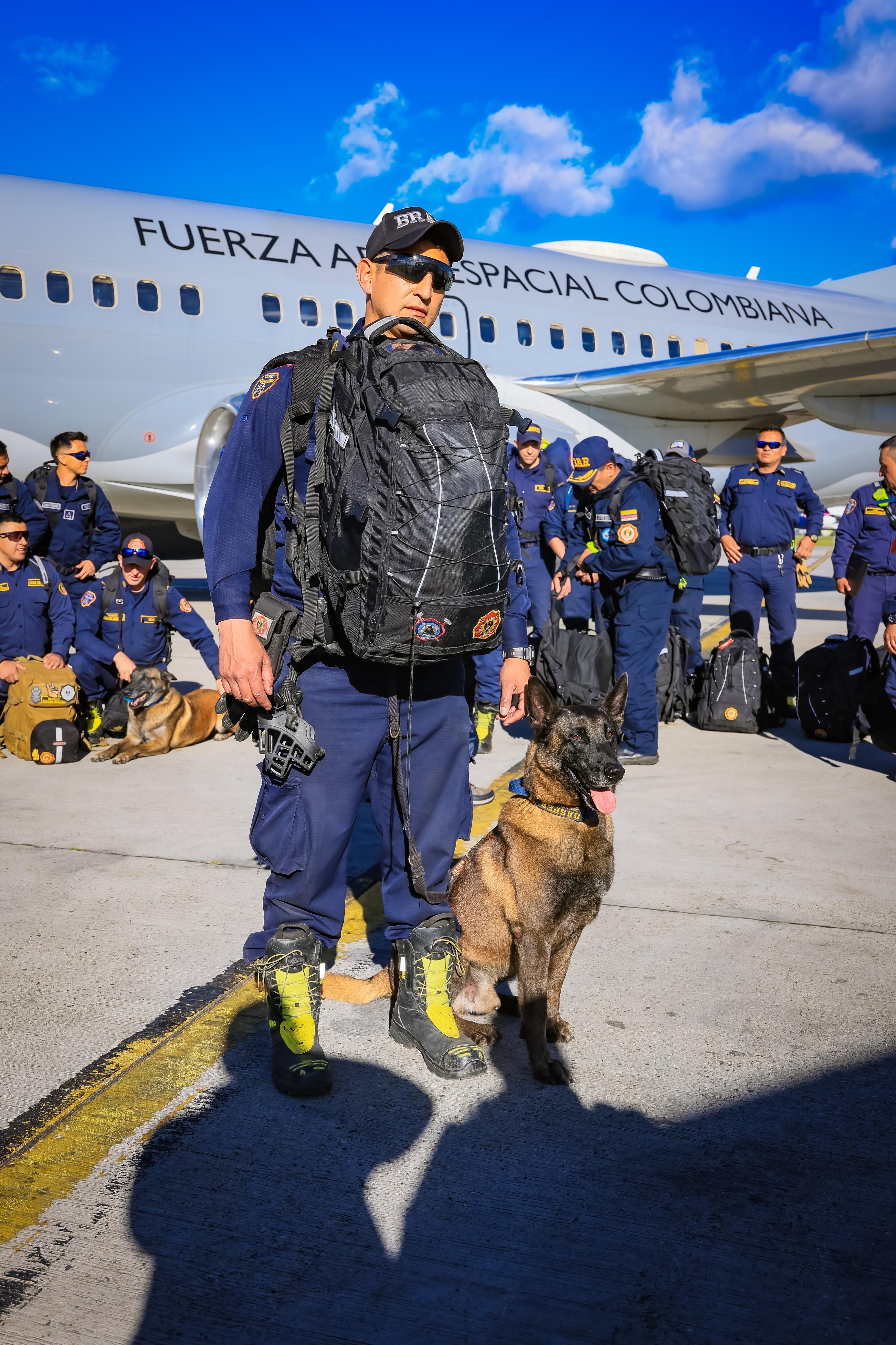 Personal médico y equipos especializados hacen parte del contingente movilizado desde la capital hacia Cali.