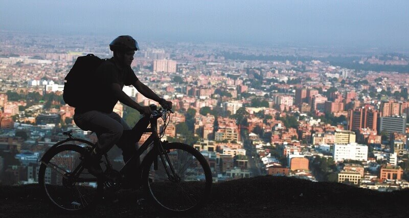 Fuera de peligro, el joven que fue herido, por robarle la bicicleta en Bogotá