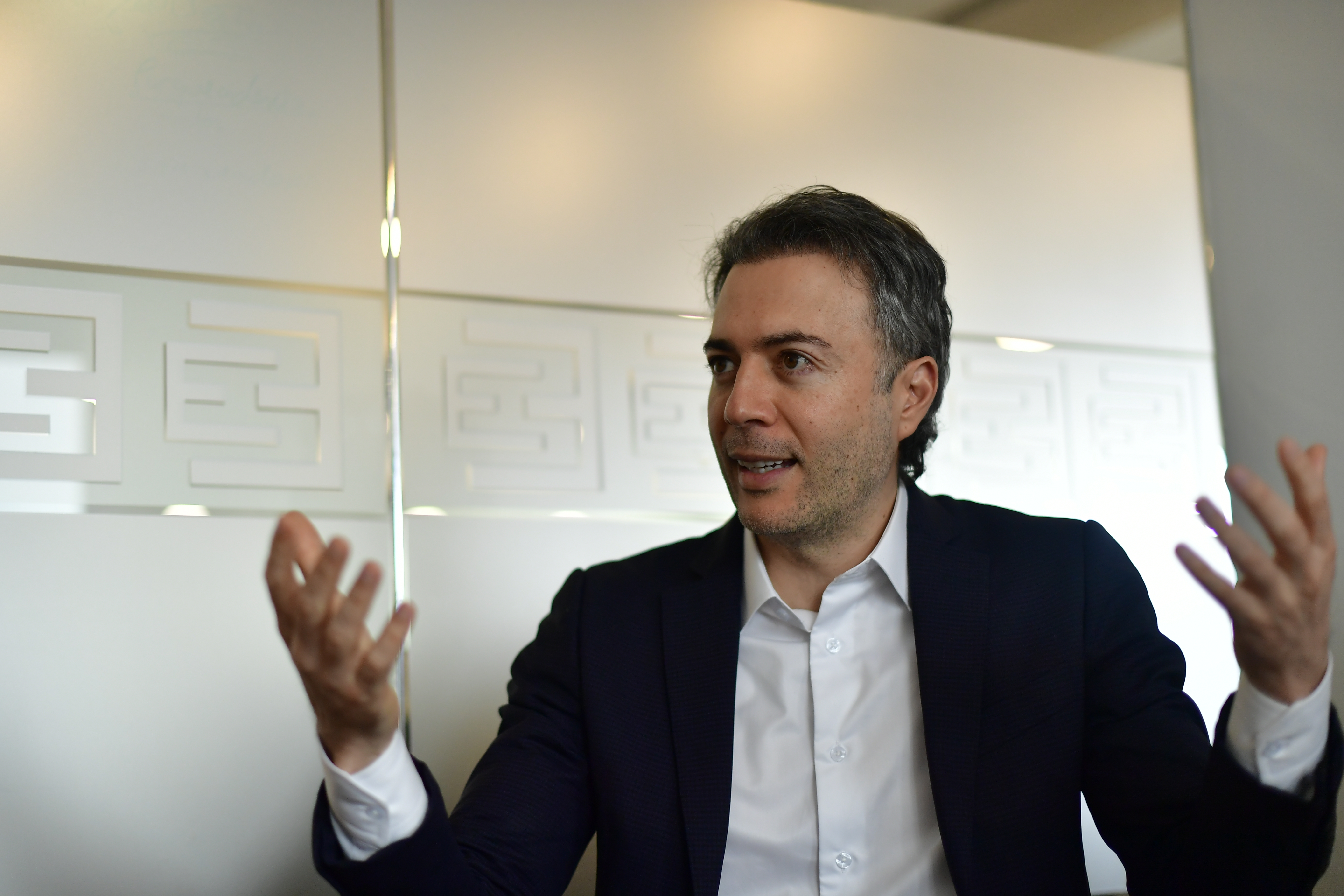 Exalcalde de Medellín, precandidato presidencial para 2026, en entrevista.