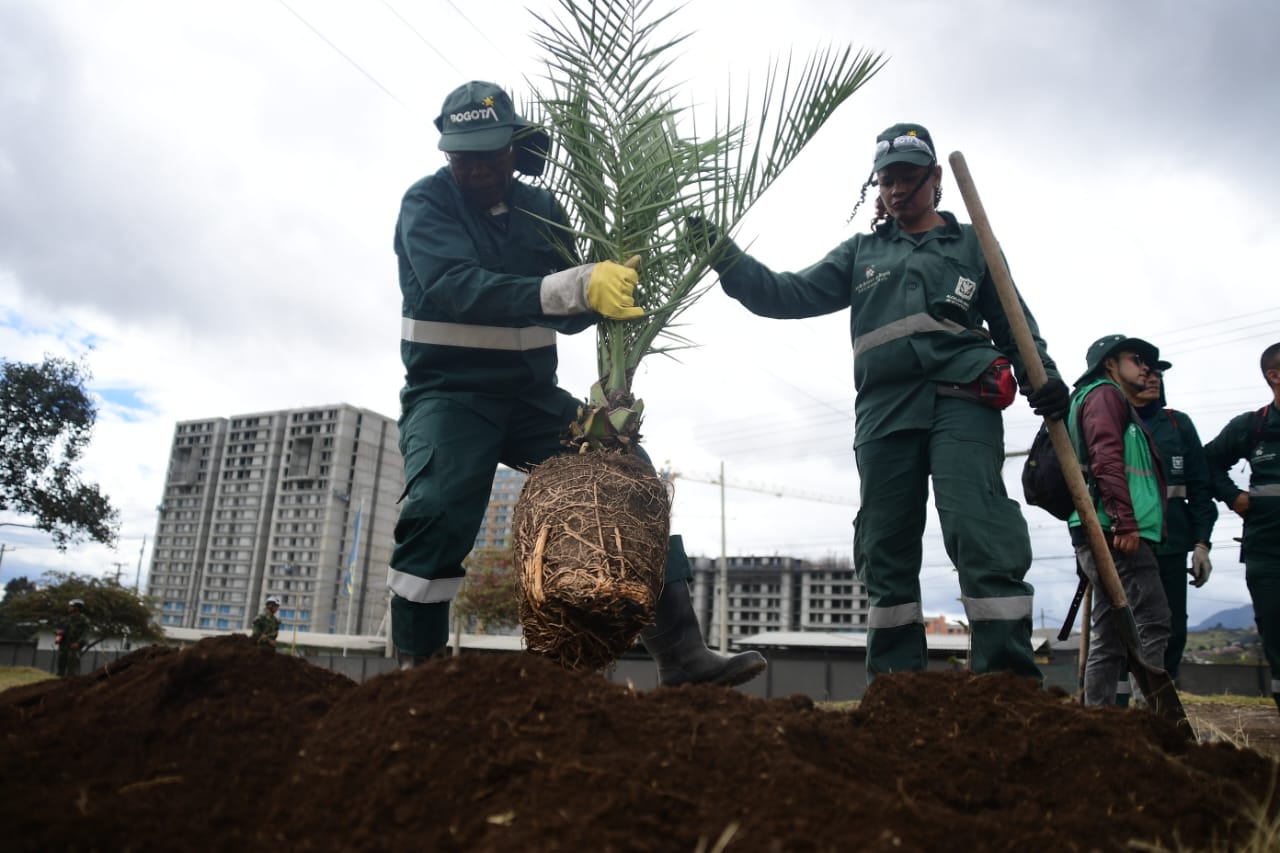 La actividad contó con la presencia de directivos, colaboradores y operarios de la Secretaría Distrital de Ambiente y del Jardín Botánico de Bogotá, y de la comunidad del sector.