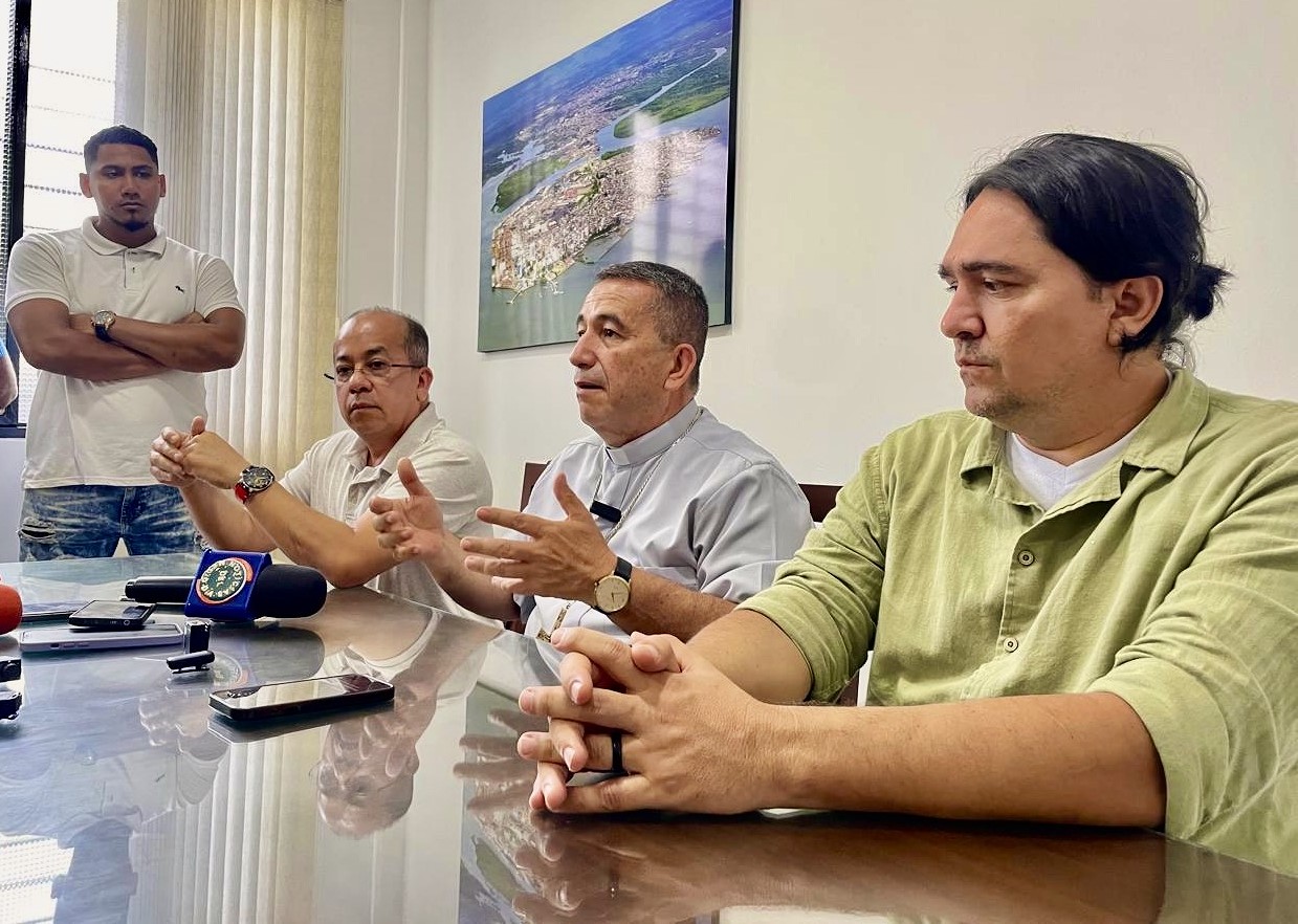 Los delegados de las bandas de Buenaventura y el Gobierno se reunieron el miércoles 14 de mayo.