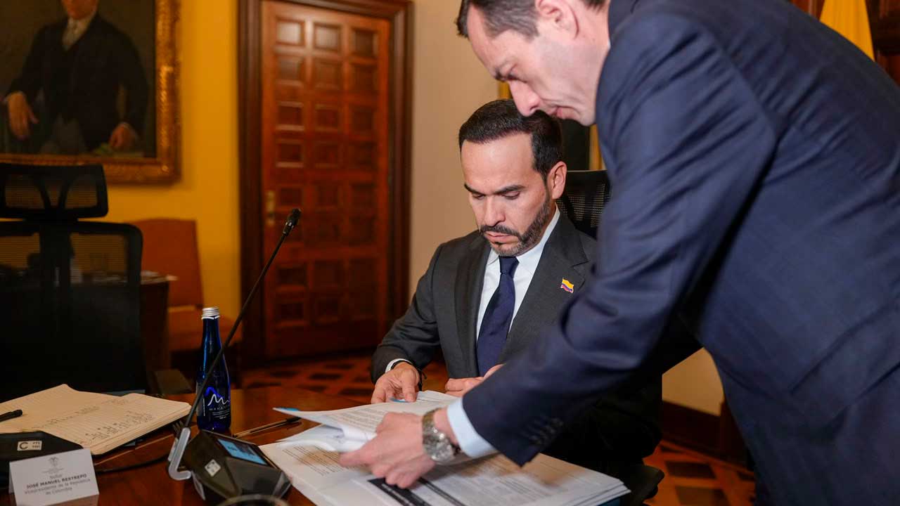 Presidente De la Espriella firmó 11 decretos claves para la conformación de su gobierno
