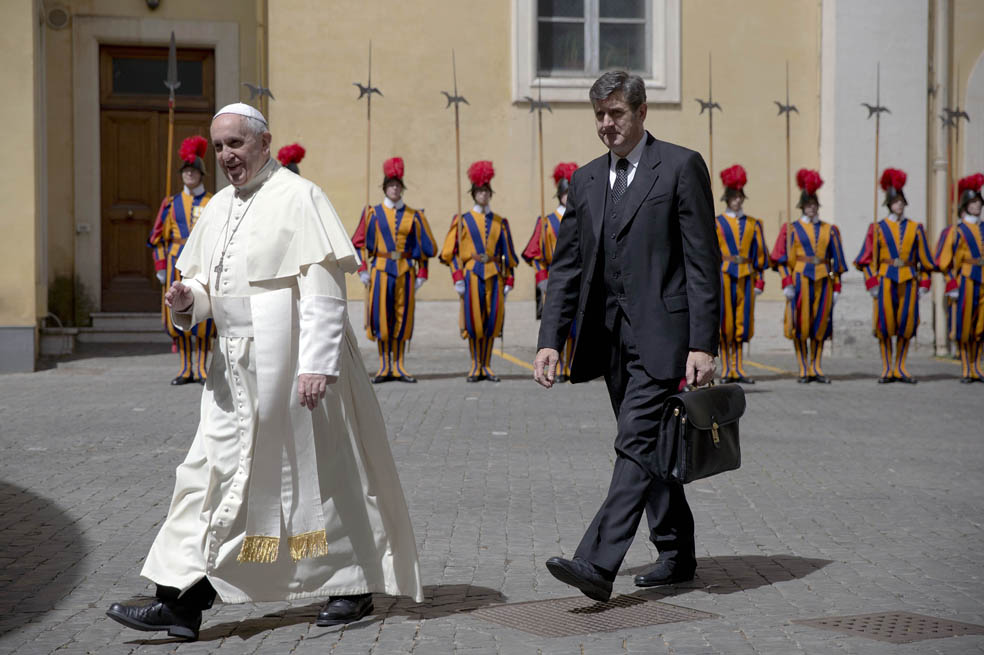 El papa Francisco ha pedido perdón públicamente por las violaciones de menores por parte de curas católicos. / AFP