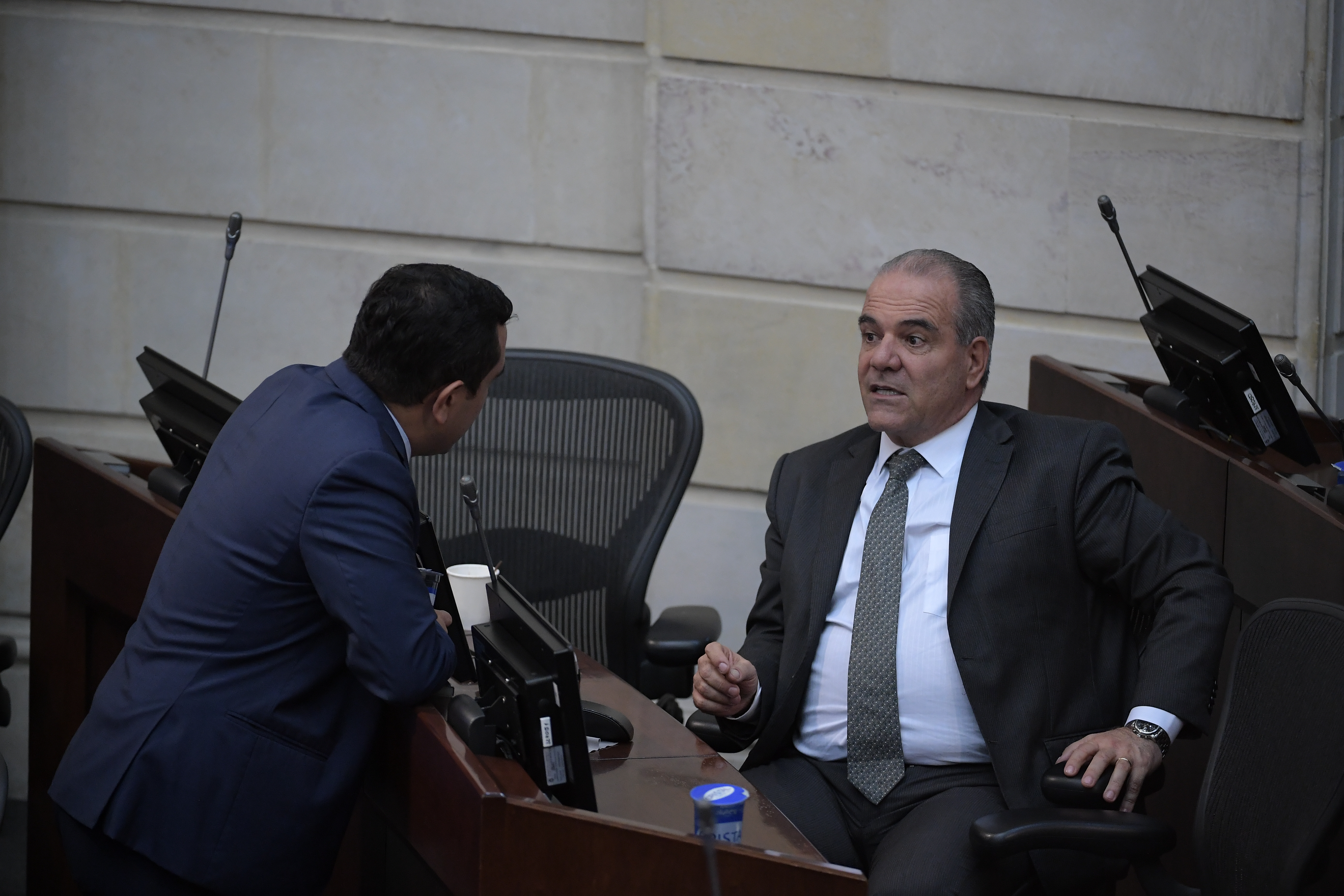 Otro que adhiere a Óscar Iván Zuluaga: senador Mejía se baja de su precandidatura