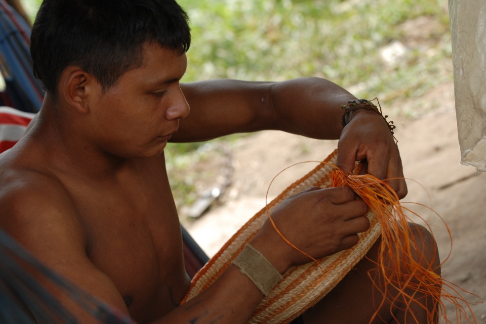 Los pueblos indígenas de la Amazonía siguen en riesgo de exterminio físico y cultural