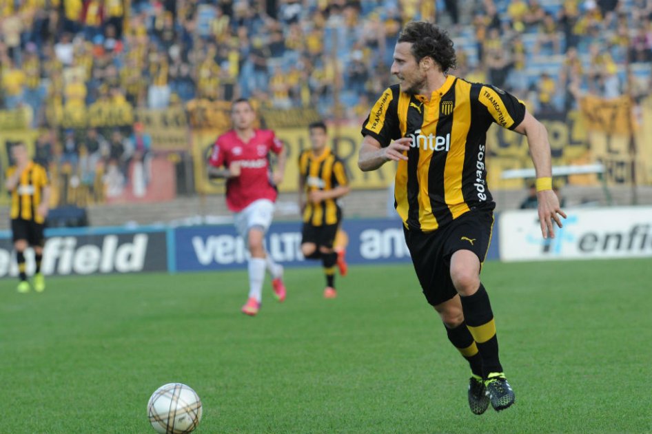 Sin Diego Forlán, Peñarol viaja a Medellín para enfrentar a Nacional
