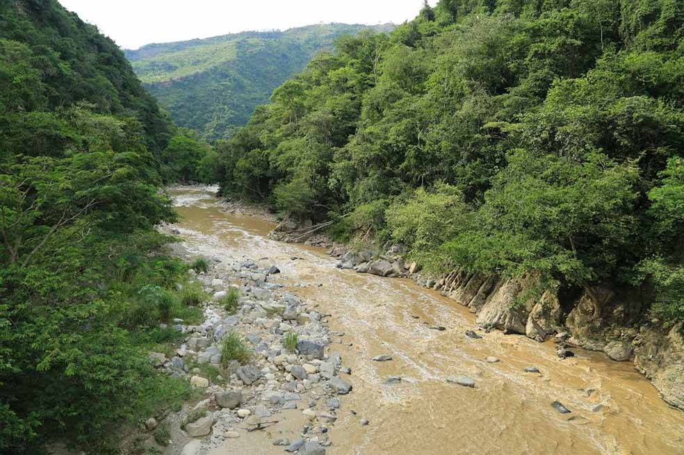 Crecida del río Acacías (Meta) dejó cuatro personas muertas y un niño desaparecido