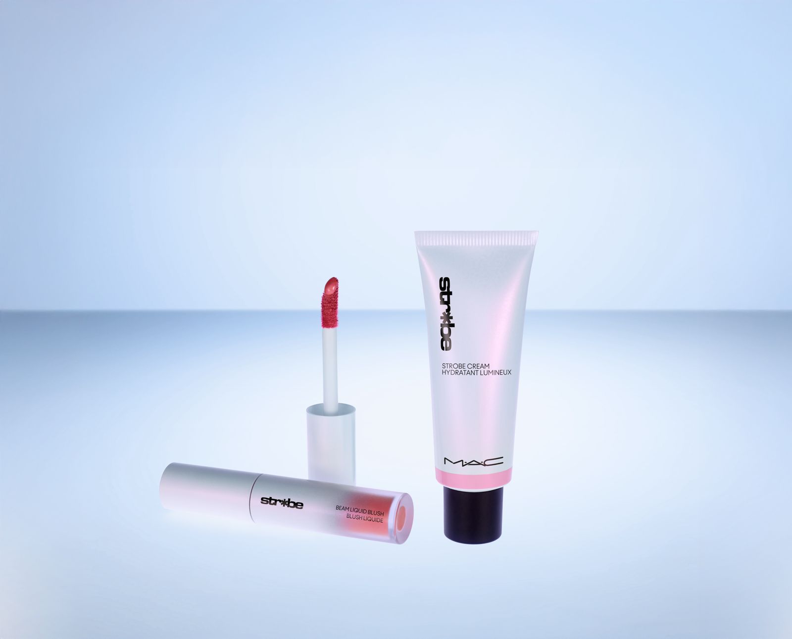 Las mejillas toman protagonismo con Strobe Beam Liquid Blush.
