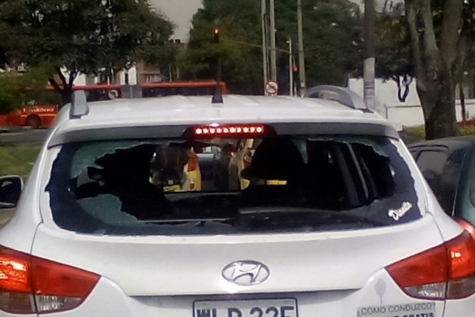 Con balines atacan carros de Uber