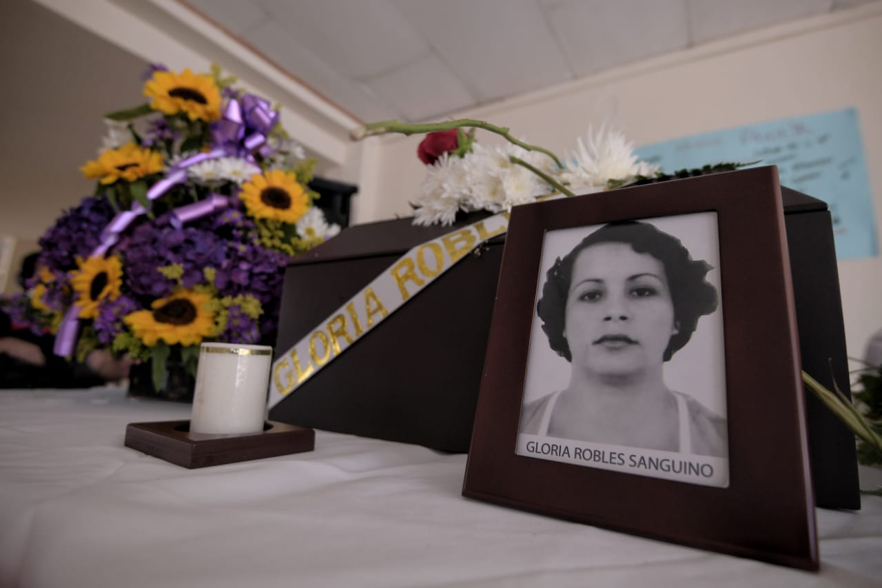Féretro de Gloria Robles Sanguino.