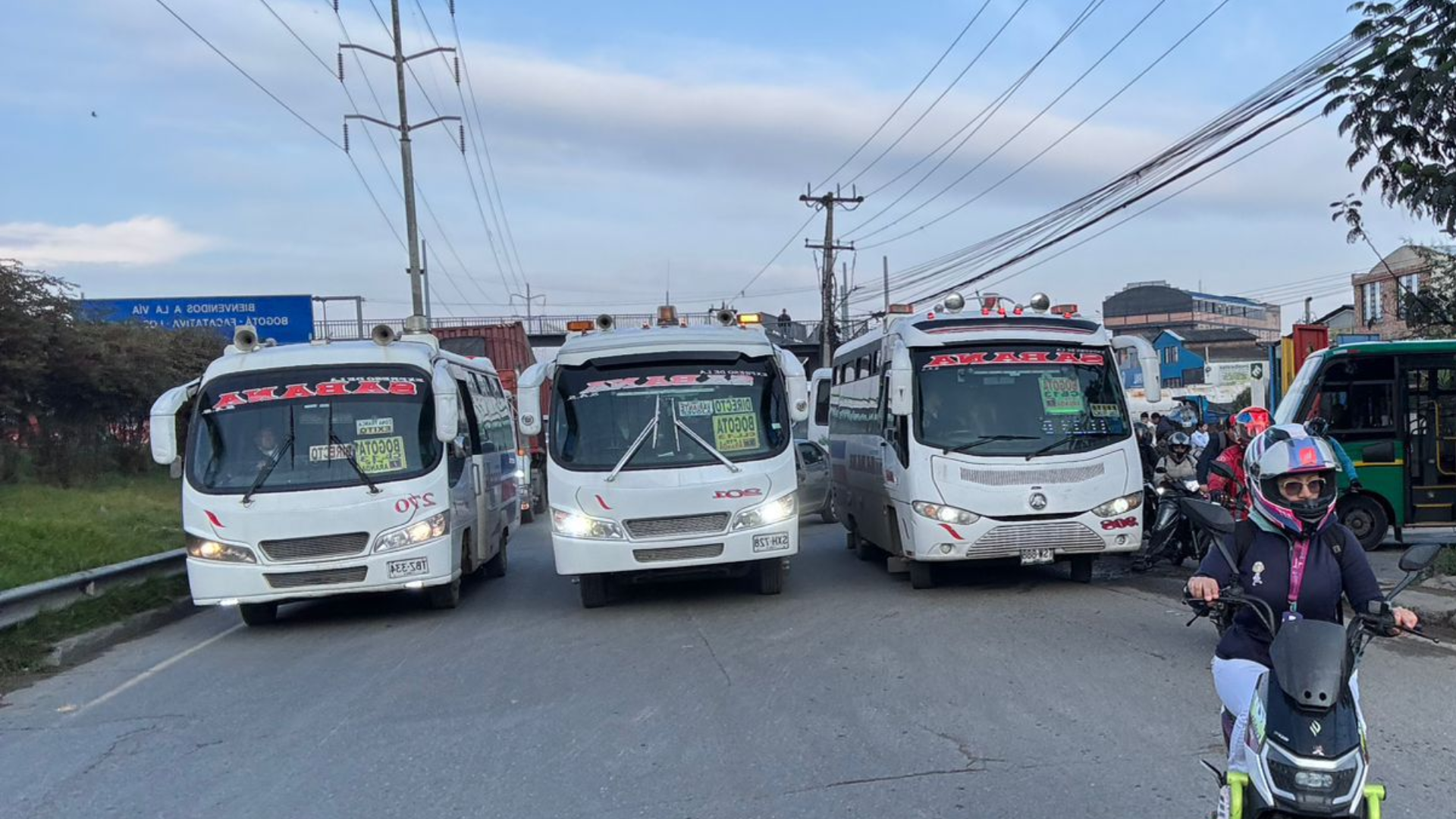Bloqueos de conductores en la calle 13 afectaron ingreso a Bogotá