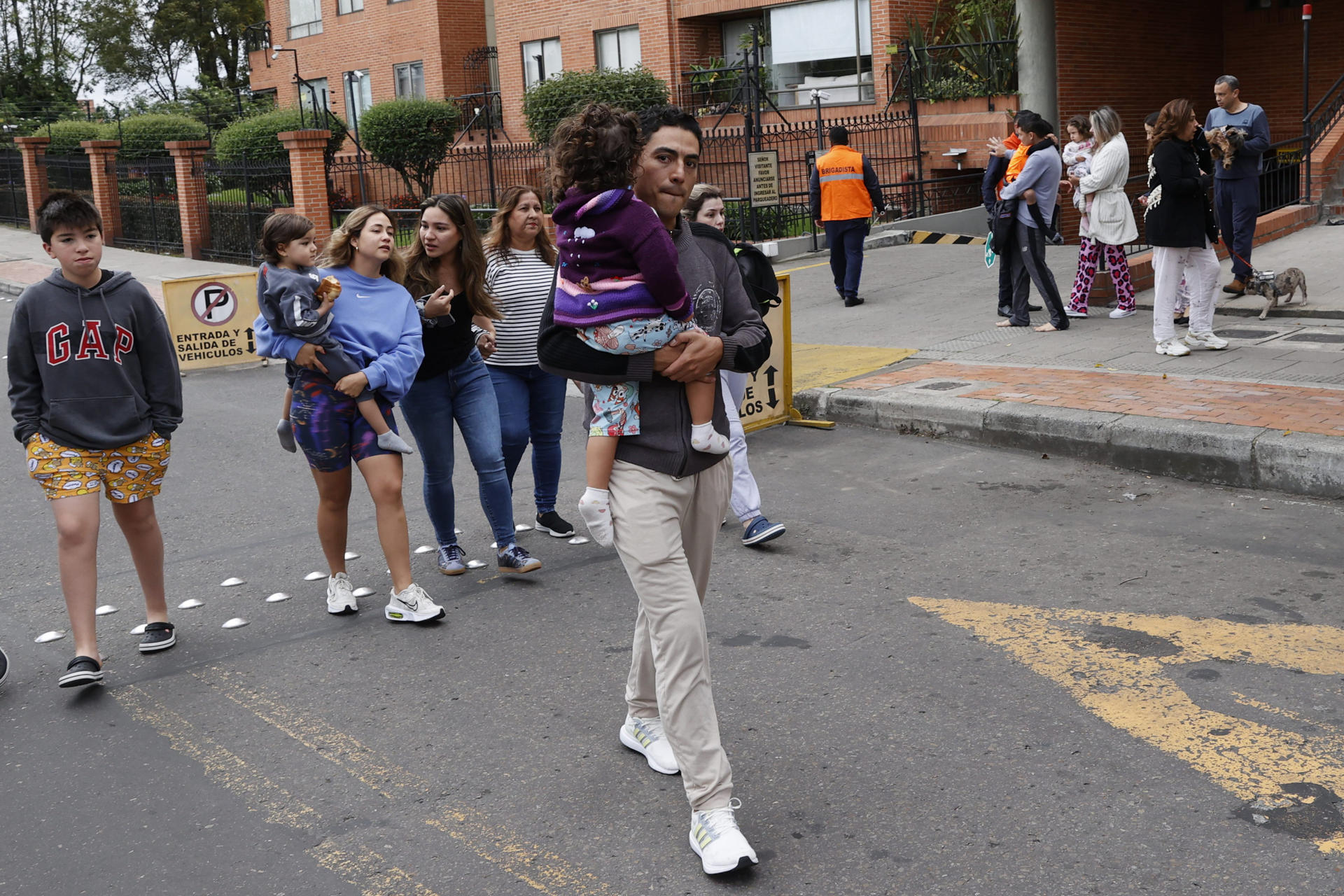 ¿Qué debe tener preparado en un kit de emergencia ante un sismo?