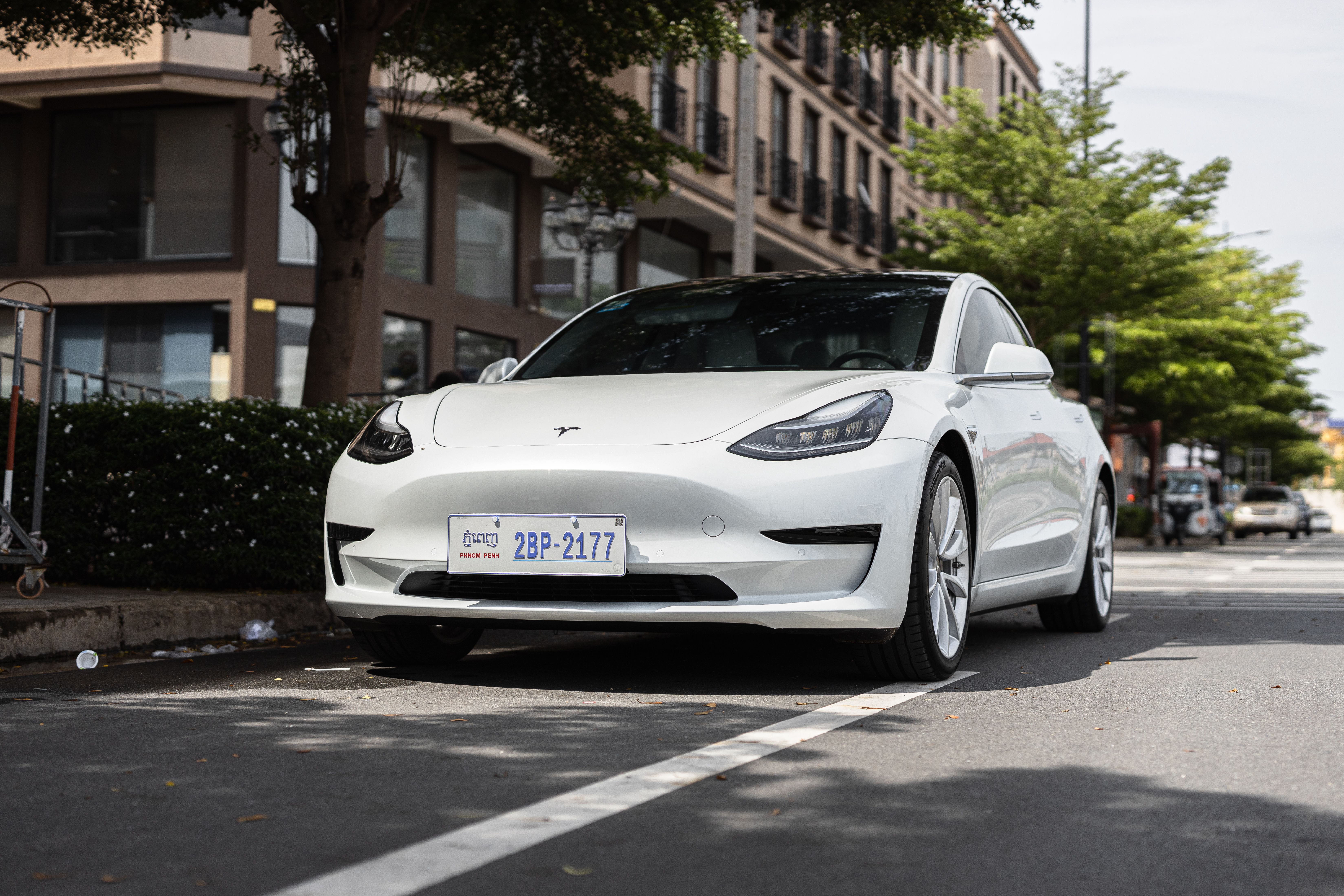 ¿A qué velocidad gasta más batería un carro eléctrico?
