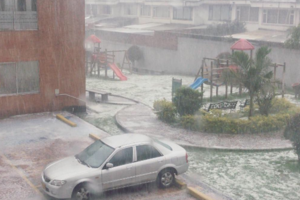 Las imágenes que dejó la granizada en Bogotá