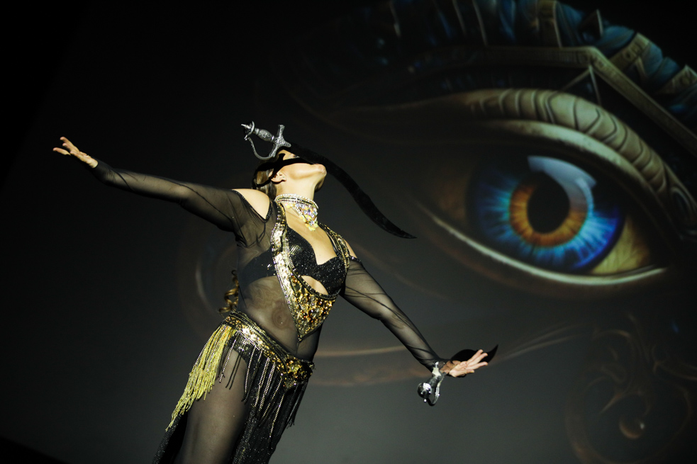 Antonina presento Magia Oriental, 29avo Festival de Danza Oriental en Colombia con 300 bailarinas en escena