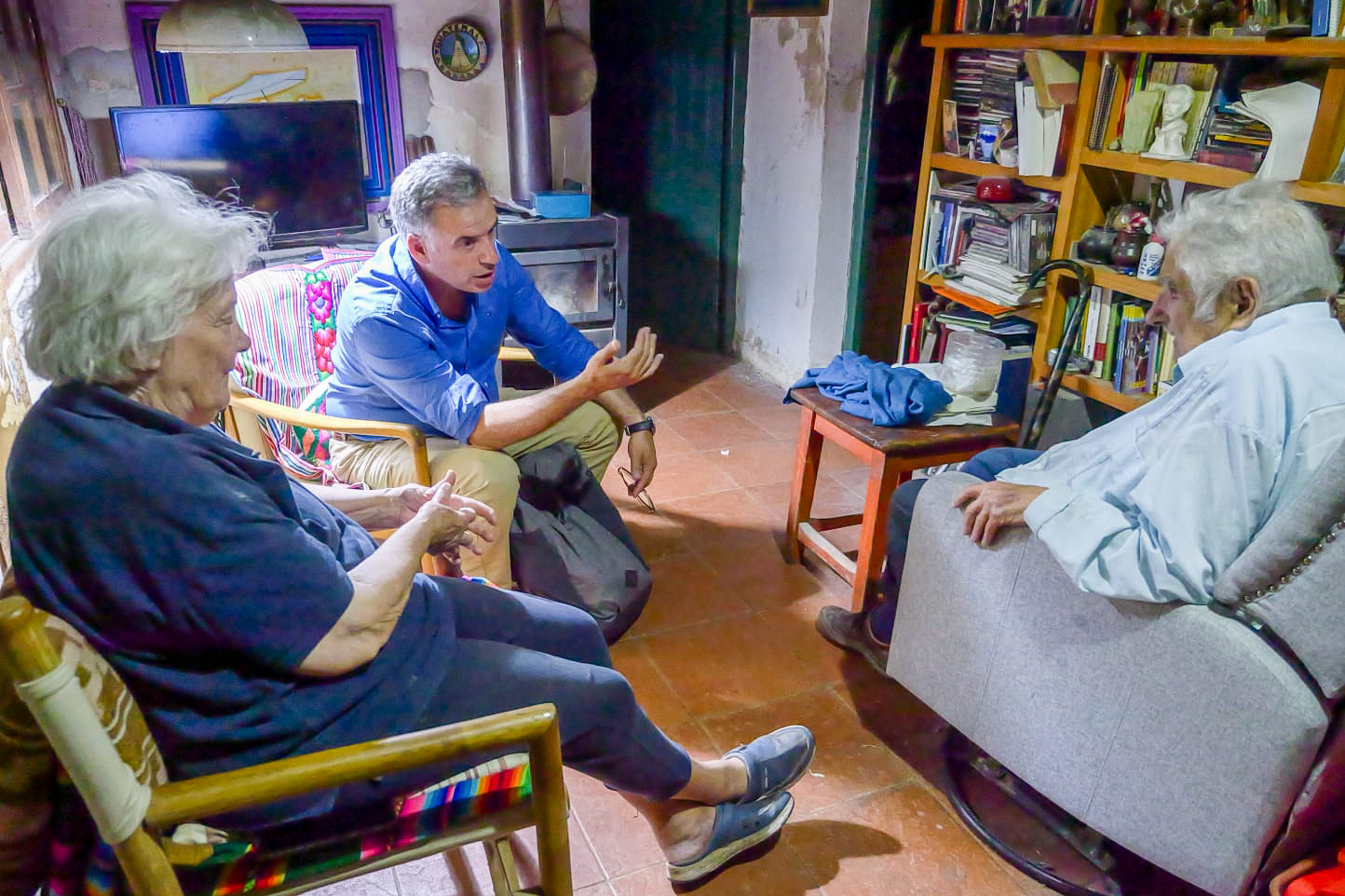 Presidente electo de Uruguay visitó a su mentor, Pepe Mujica, tras su triunfo