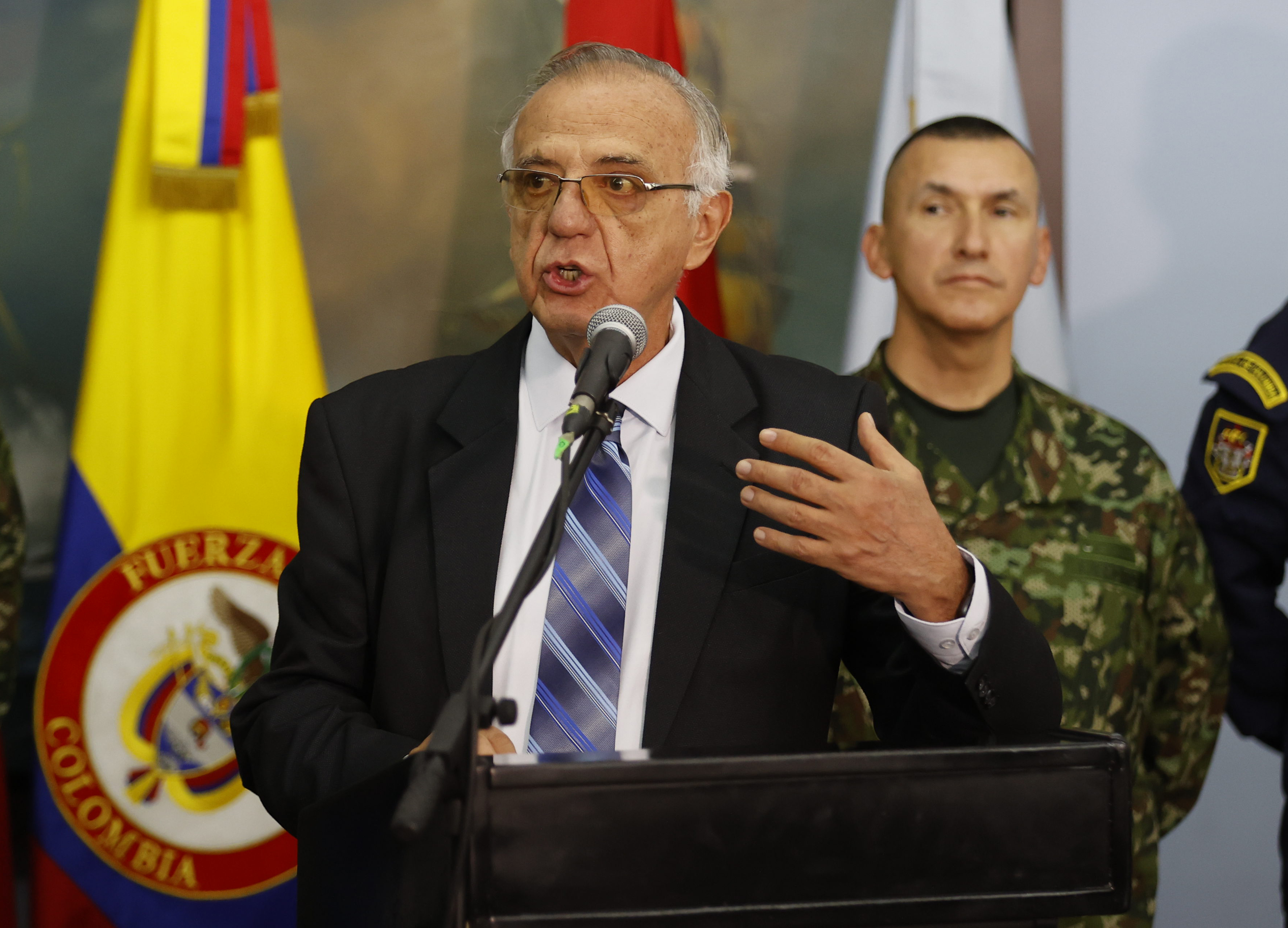 Campamentos guerrilleros con presencia de menores de edad no serán bombardeados