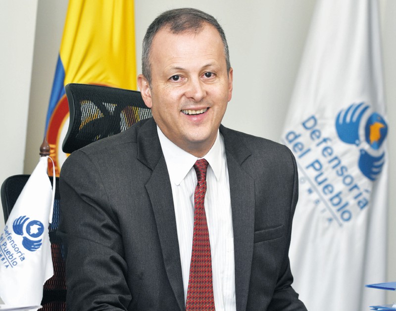 “Que no se pase por encima ni del Congreso ni de la Corte”: Alfonso Cajiao
