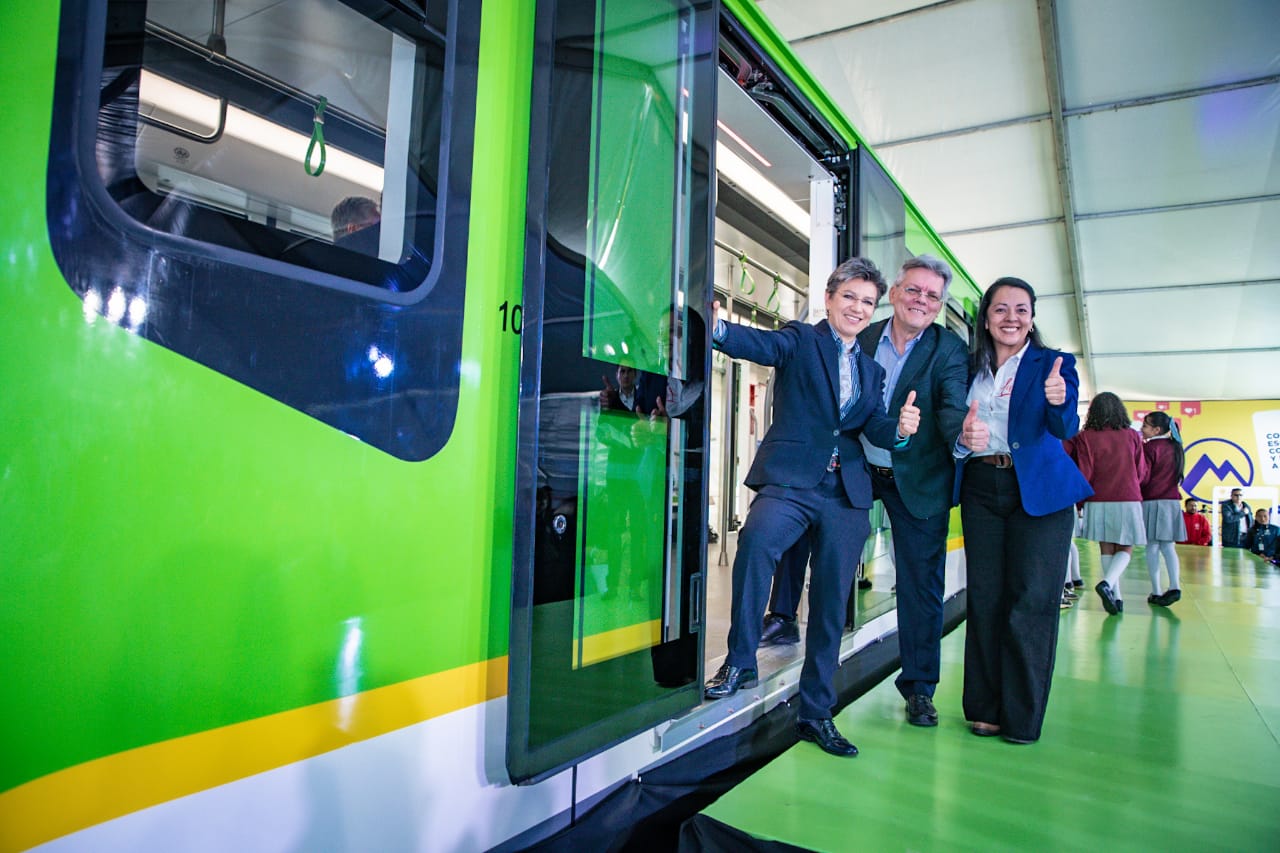 Críticas por vagón del metro de Bogotá, lo comparan con el avión de Salitre Mágico