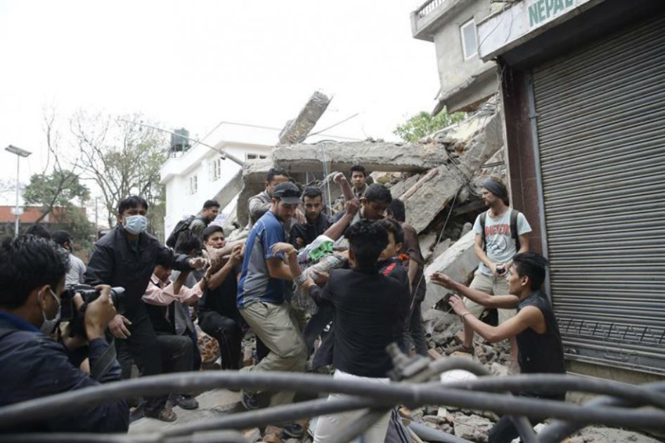Más de 1.100 muertos en ‘devastador’ terremoto en Nepal