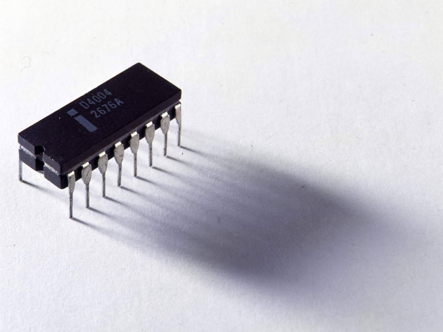 El primer microprocesador de Intel, el 4004.