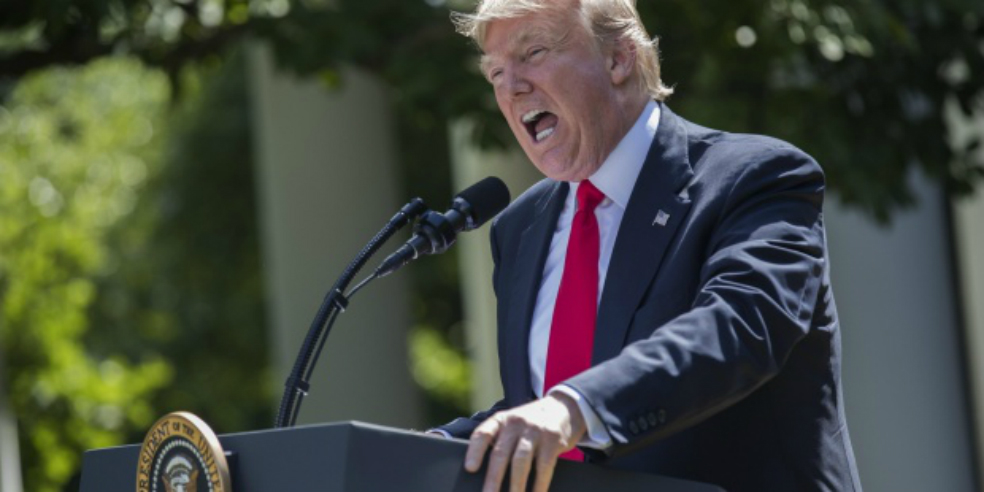 Trump vuelve a burlarse del calentamiento global